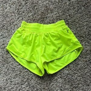 lululemon electric yellow hotty hots, 2.5 inch, low rise